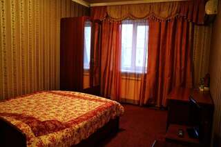 Гостиница Парламент Астрахань  Улучшенный двухместный номер с 1 кроватью-2